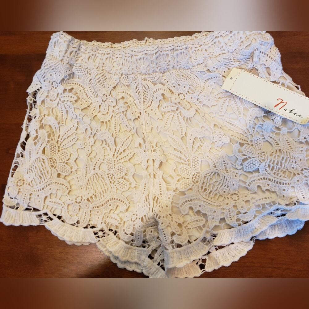 Nabee‎ M creme shorts, fully lIned